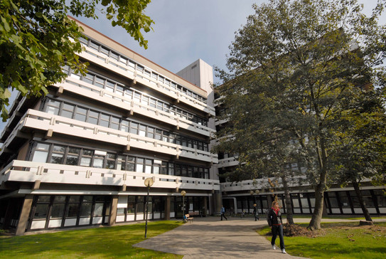 Das Gebäude an der Emil-Figge-Straße 50
